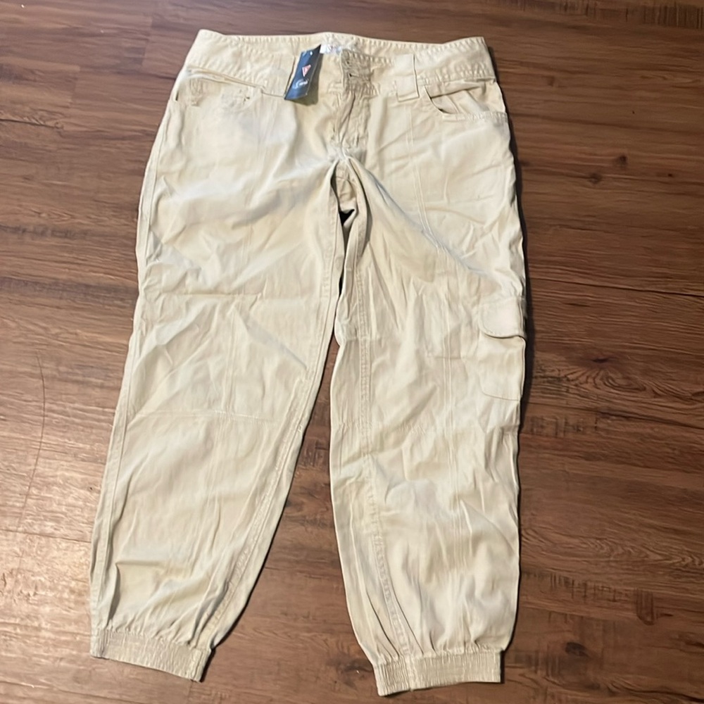 Guess cargo capris